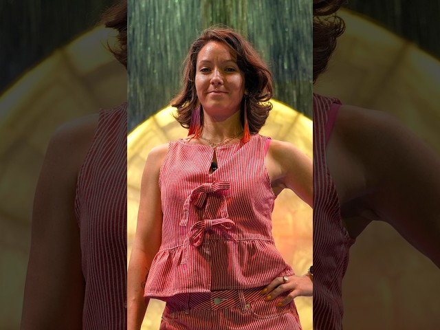 How does the water curtain in the Luzia show work?