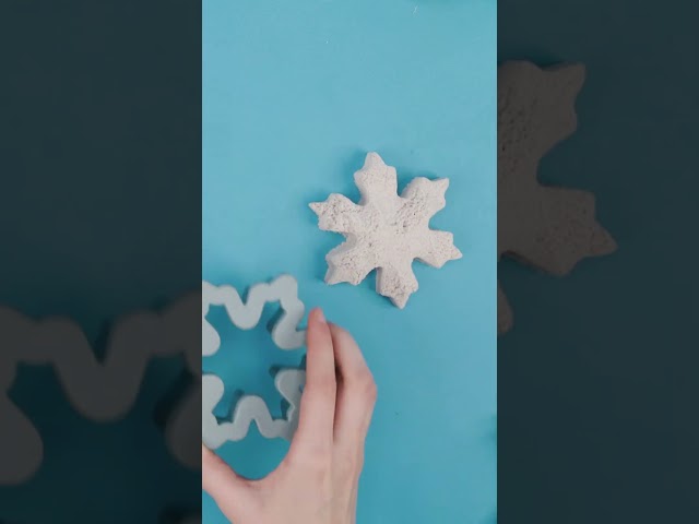 How to Make Snowflakes with Kinetic Sand #shorts #Kineticsand