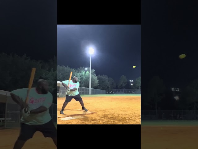 This bat punishes the ball 👀 #bigchefsoftball #batreview #slowpitchsoftball #softball