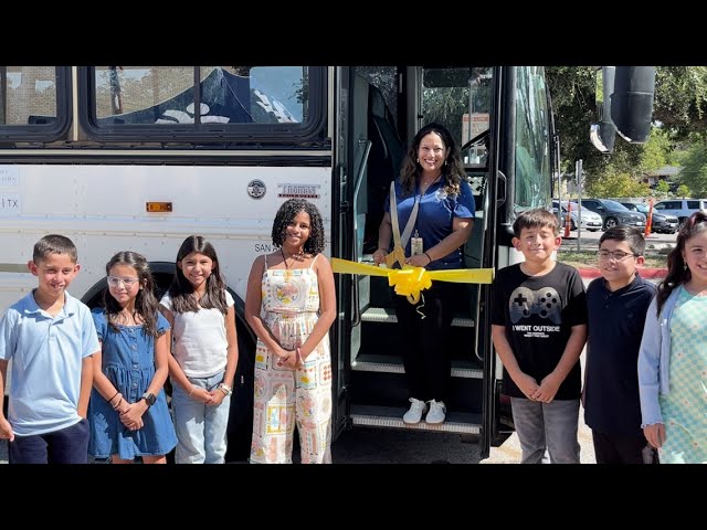 Voyager STEM Bus brings high-tech learning to San Antonio ISD students