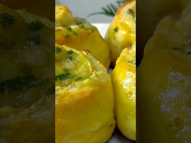 Garlic Bread Rolls #garlicbread #breadathome #breadrolls #shorts #food #baking #kannurkitchen #roti