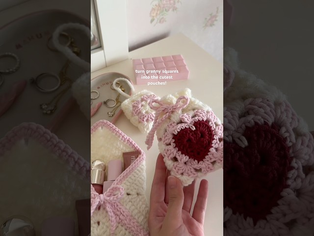 how to turn granny squares into cute pouches! full tutorial is on my channel🧚🏻🧶 #crochet #diy