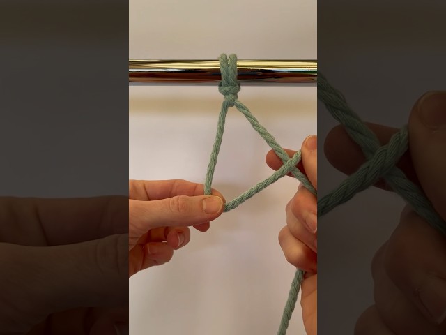 How to Tie a Double Half Hitch Knot in Macrame (starting from left) #macrametutorial #diymacrame