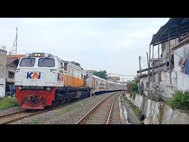 Kereta Api Gumarang Kesiangan