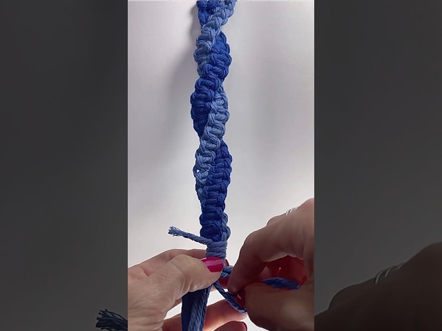 Twisted square knot keychain #macrame #easymacrame #macrameknots #macramepattern #macrametutorial