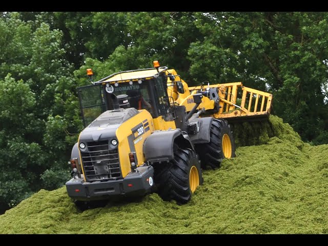 Komatsu WA320-8 Wheel Loader in Agriculture & Silage Specification.