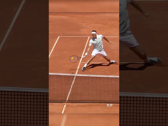 Federer Makes Sliding on Clay Look Graceful!