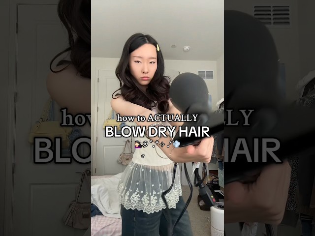 day 4 of teaching u things ur mom never taught you.. HOW TO BLOW DRY UR HAIR 💇🏻‍♀️💨 #hairtutorial