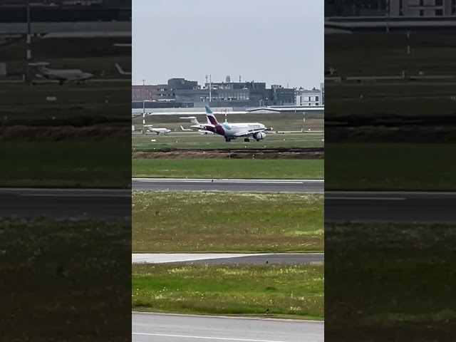 Eurowings Airbus A319 smooth landing at Hamburg Airport