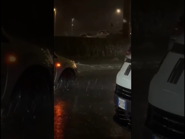 Nubifragio tra Giarre e Acireale. Molti automobilisti bloccati in strada.Le immagini si riferiscono