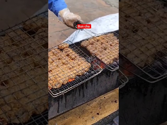 Hanoi-style vermicelli with grilled pork patties, delicious and fragrant.