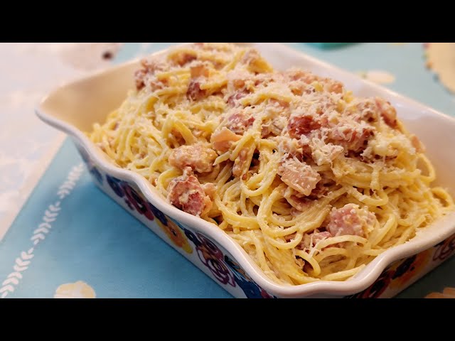 Spaghetti Carbonara | Creamy & Cheesy