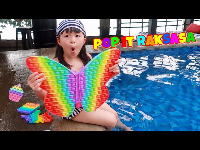 Main POP IT Raksasa di Kolam Renang, Yang Kalah di Dorong ke KOLAM