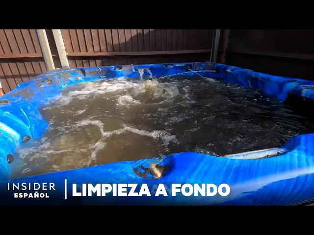 Cómo se limpia de forma profesional una bañera de hidromasaje | Limpieza a fondo | Insider Español