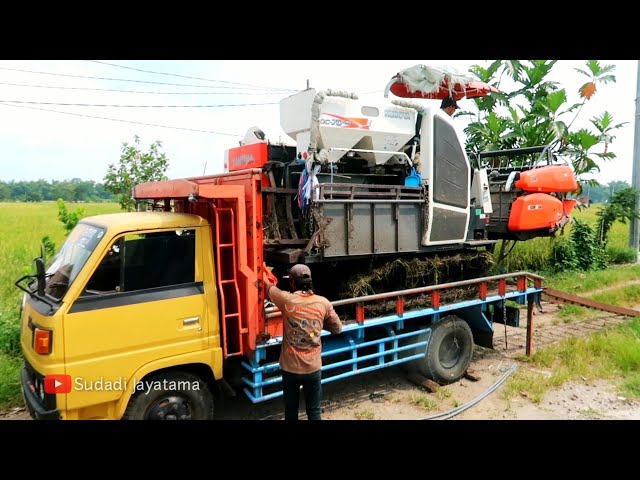 CARA MESIN PANEN PADI KUBOTA DC70 PLUS NAIK KE TRUK TOWING MITSUBISHI