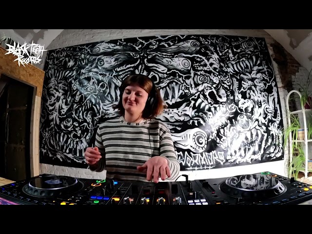 Black Teeth Radio: Rawcode with Laura Charlier 17-05-2026