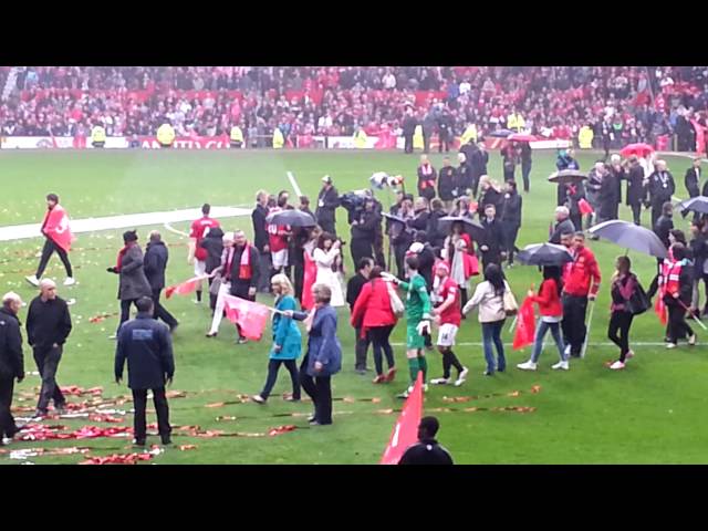 Man Utd players celebrate with families