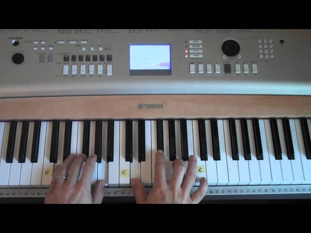 Easy-to-Play Piano - Mighty To Save (Matt McCoy)