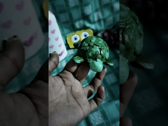 turning basic glay into this cute little turtle! 🐢#shorts #painting #clayart #trending #viral #1k