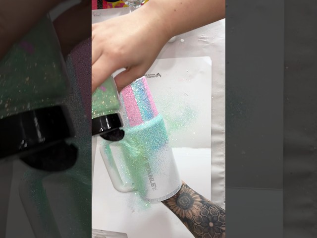 I love this glitter design 😊 #glittertumblers