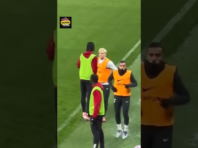 Leny Yoro ignored Garnacho as United Fans Booéd Garnacho during warm up #shorts #mufc #manutdnews