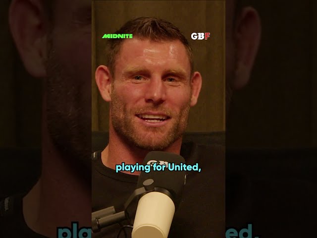 11 Premier League titles and now Scholesy's giving James Milner trifle tutorials 👏