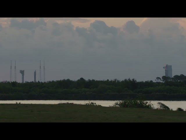 Timelapse: ULA's Atlas V 551 rocket rolls to pad 41 for the Amazon Leo 6 mission