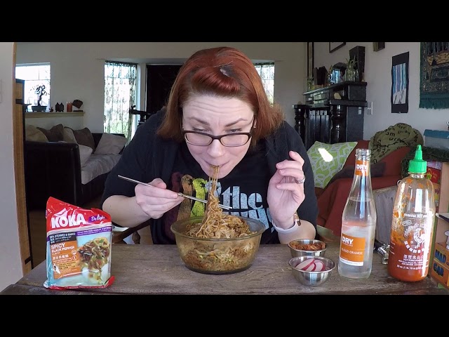 Spicy Black Pepper Ramen & Peanut Butter and Jelly Donut - Mukbang - Noodles