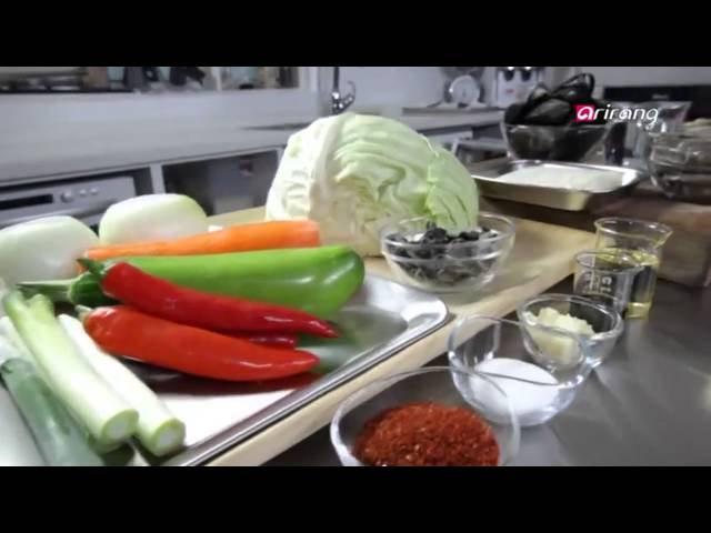 My Little Kitchen Season 1 Episode 8: Cabbage and Oysters in Soybean Sauce, Spicy Seafood Noodles