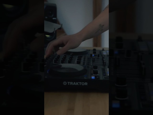 ID‘s: Arlo - That’s how we get down & Pyrate - 22 Badman - big up! #ukg #140bpm #ukgarage #djset