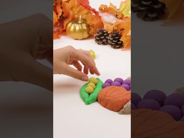 Making a Beautiful Fall Cornucopia #KineticSand #Shorts