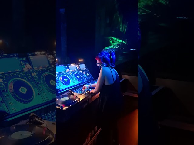 Thank you Dresden! ❤️🇩🇪 3 hours of pure vibes at Sektor Evolution!! 😎🙌🎶🔥💯