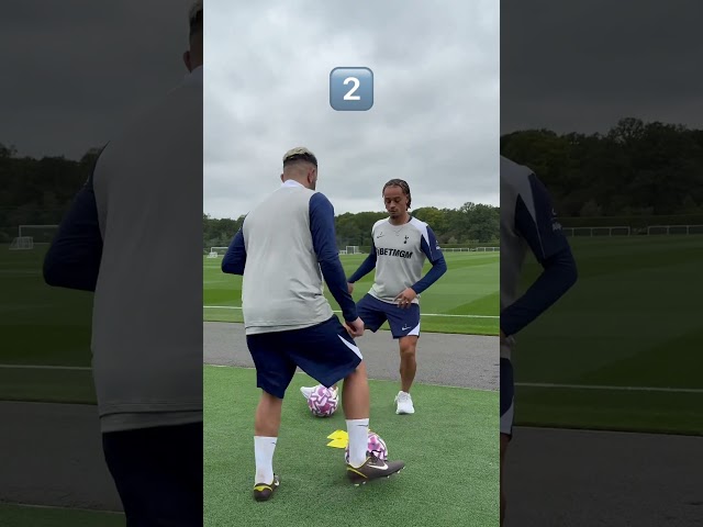 Xavi shows me 3 footwork skills 🔥