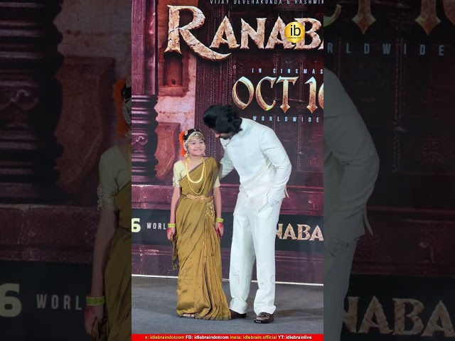 Little fan girl gives a kiss to Vijay Deverakonda. #Ranabaali