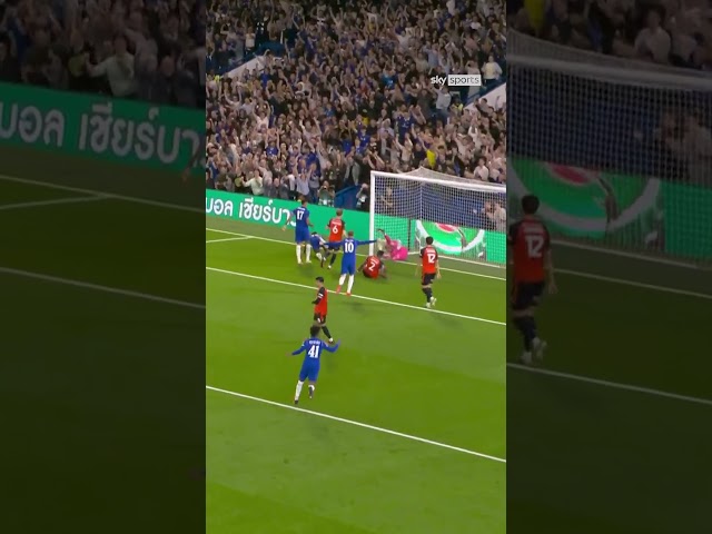 Danny Welbeck heads home his first goal for Chelsea! 😮‍💨
