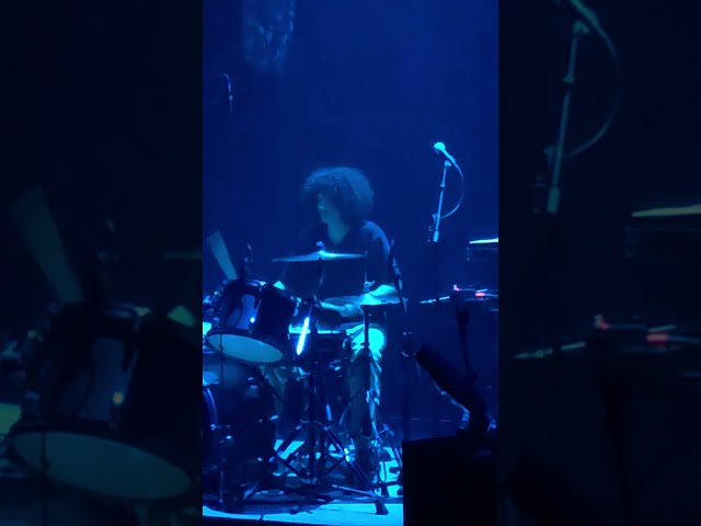 Léonie Pernet - Dispak Dispac’h (live) - Nuithonie Fribourg 21.11.2025
