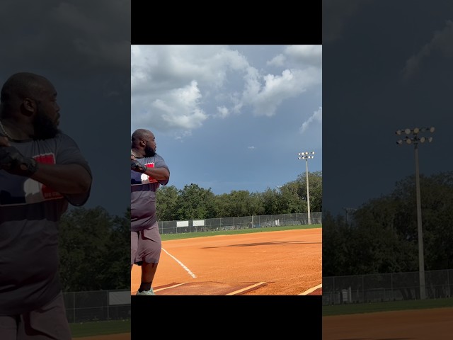Almost killed a bird!  Off the lights! #slowpitchsoftball #batreview #softball