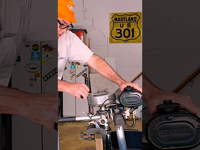 Starting an old 2 stroke outboard #2stroke #outboardmotor #seagull