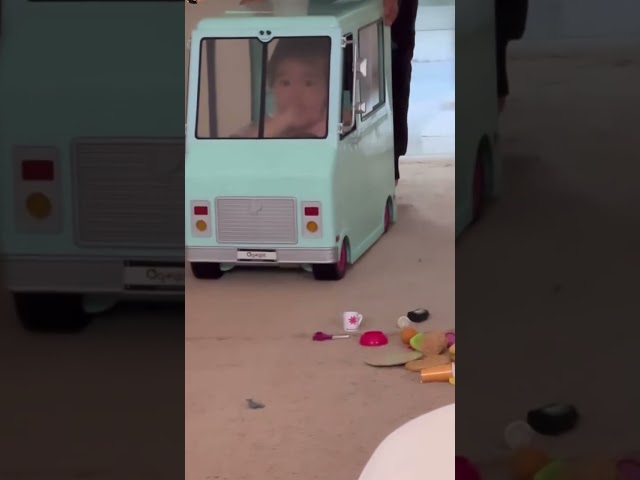 Cutest driver ever 🚙🤣
