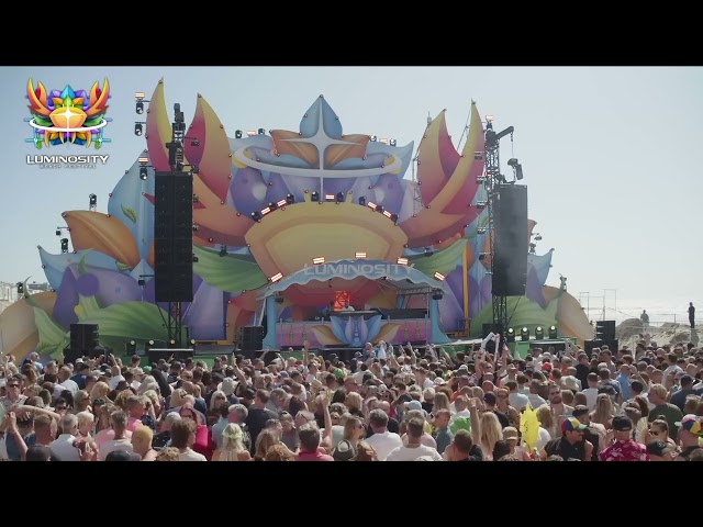 Daxson & Clara Yates - Turn Back @ Luminosity Beach Festival 2025