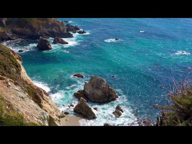 Where Coastal Calm Meets Endless Beauty🏝️California Beach Screensaver 4K,  Waves Crashing on Rocks