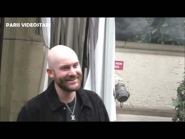 Le fils de Céline Dion René Charles Angelil quitte l'hotel pavoisé à Paris le 11 septembre 2026