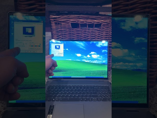 I downgraded my Windows 11 laptop into Windows XP! #windows11 #windowsxp