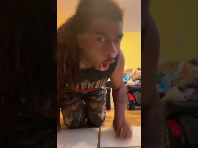 HE AIN'T MICHAEL JACKSON? ALIEN REACTS! BLOOOB #michaeljackson #hilarious #comedy #funny #puppets