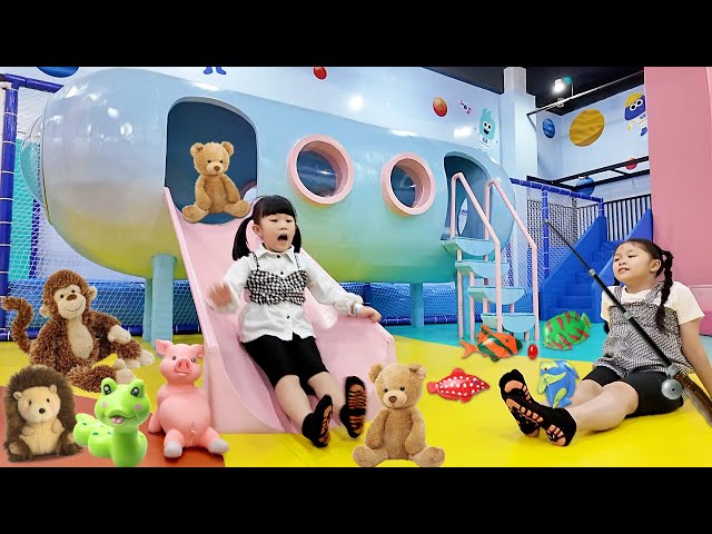 Main Mainan Pancing Ikan, Main Perosotan dan Main Boneka Binatang
