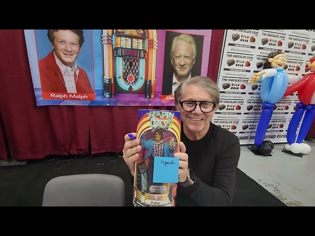 Greeting Happy Days Don Most and Anson Williams with Holtermann's cupcakes