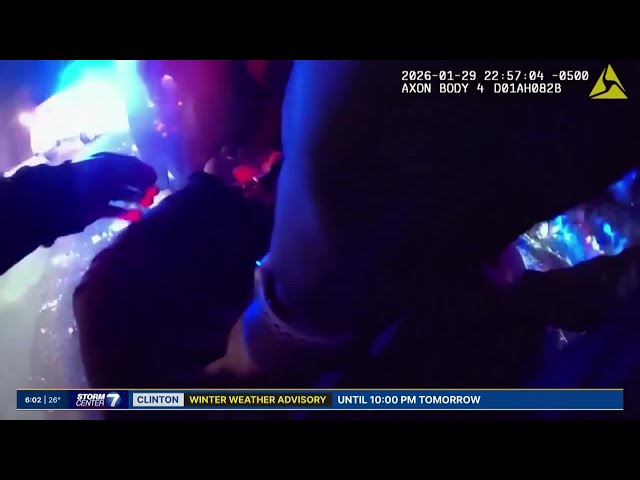 WATCH: Driver takes off from traffic stop with officer inside car | WHIO-TV