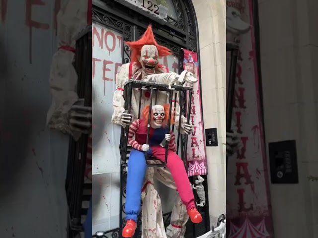 Halloween 🎃💀 decorations at NYC 30-10-2025
