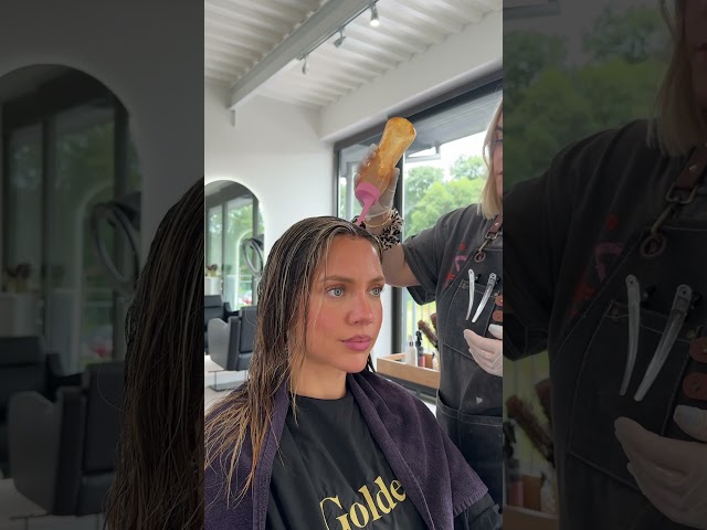Mastered the natural “bronde” colour 👌🏻🤎 #elannapecherle #hairinspo #90shairstyle