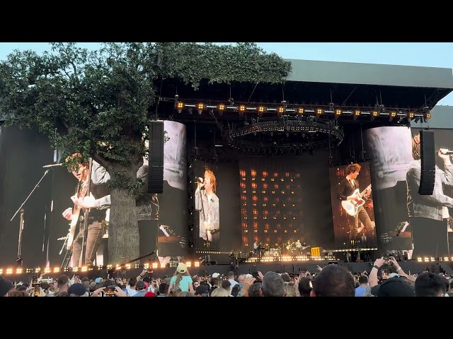 Lewis Capaldi and Luke Pritchard from the Kooks - Naive - BST Hyde Park 12.07.26
